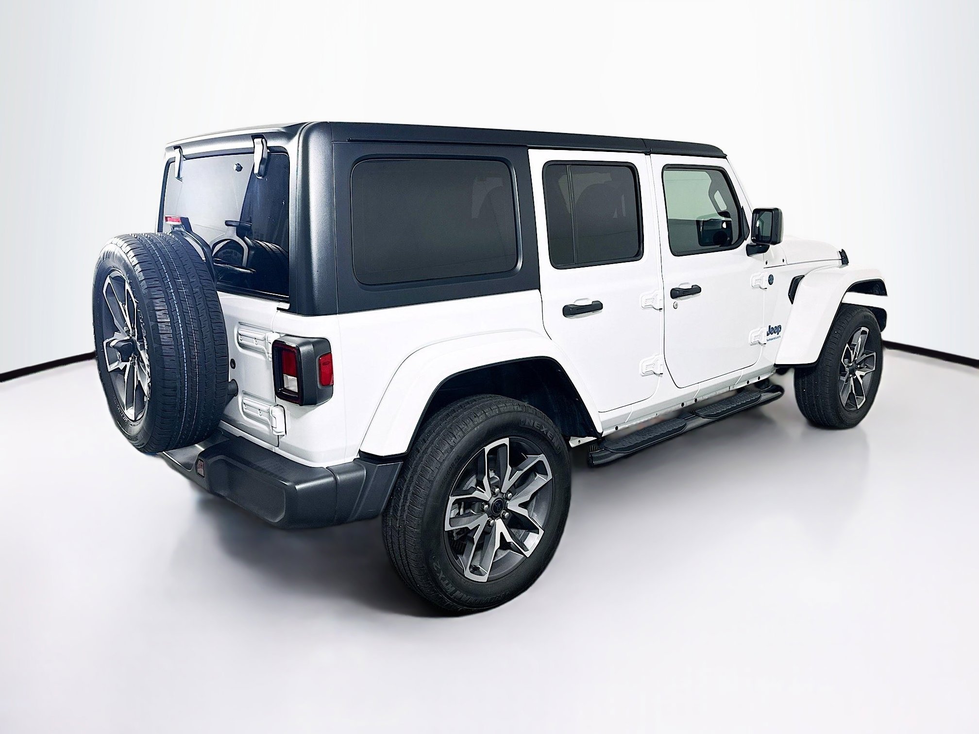 Used 2024 Jeep Wrangler Unlimited w/ Convenience Group AWD/4WD image 9