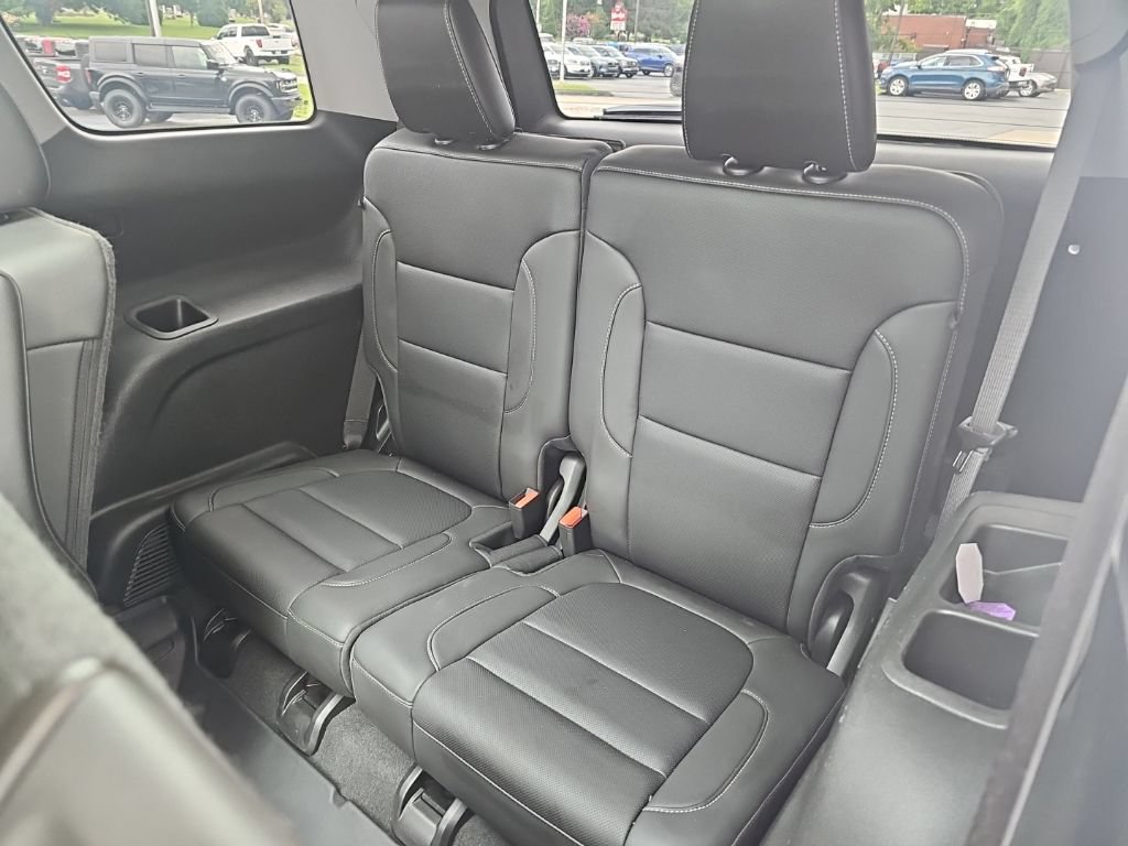 Used 2023 GMC Acadia SLT w/ Elevation Edition AWD/4WD image 16