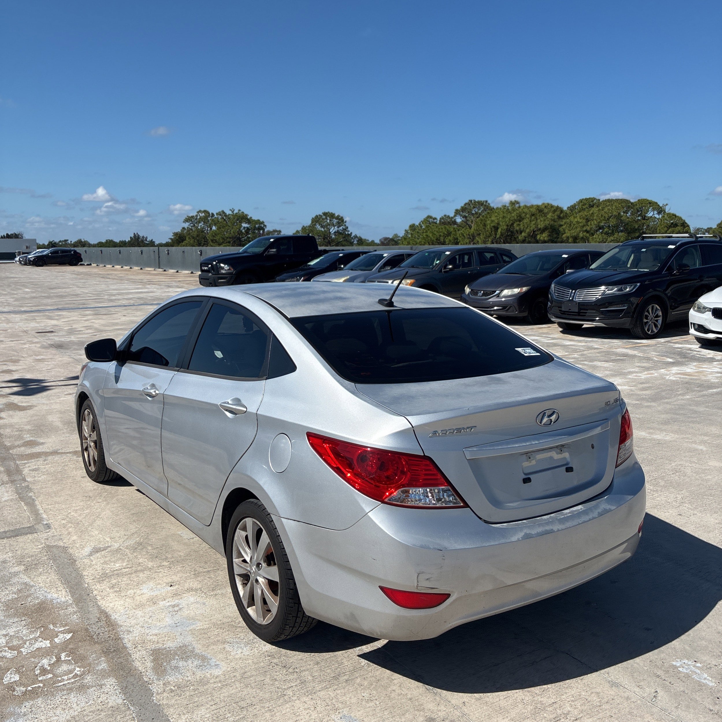Used 2013 Hyundai Accent GLS w/ Premium Pkg FWD image 9