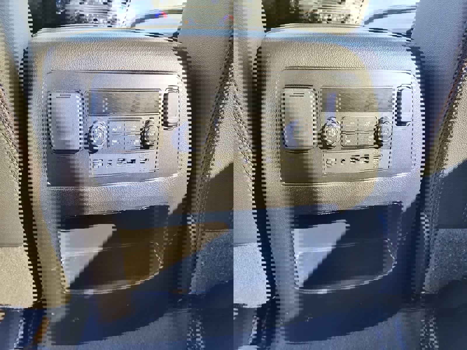 Used 2019 Chevrolet Suburban LT image 31