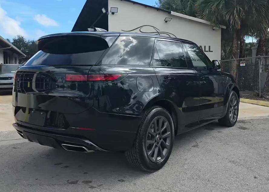 Used 2024 Land Rover Range Rover Sport Dynamic SE image 3