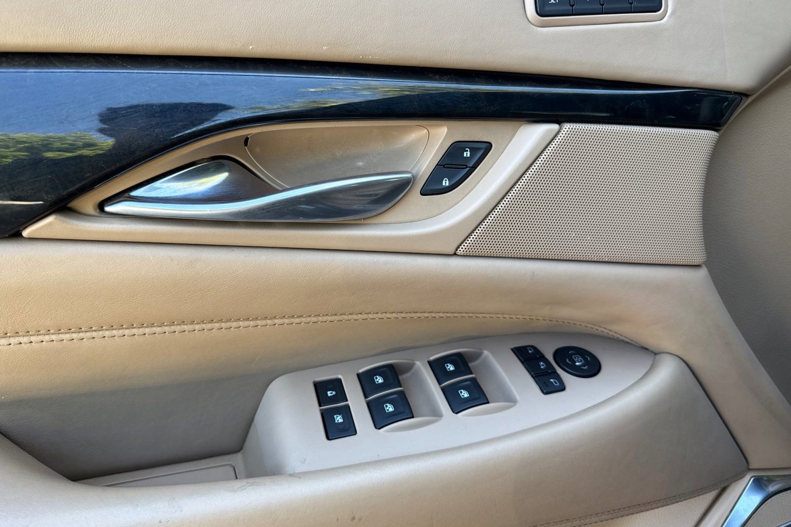 Used 2019 Cadillac Escalade ESV Platinum AWD/4WD image 11