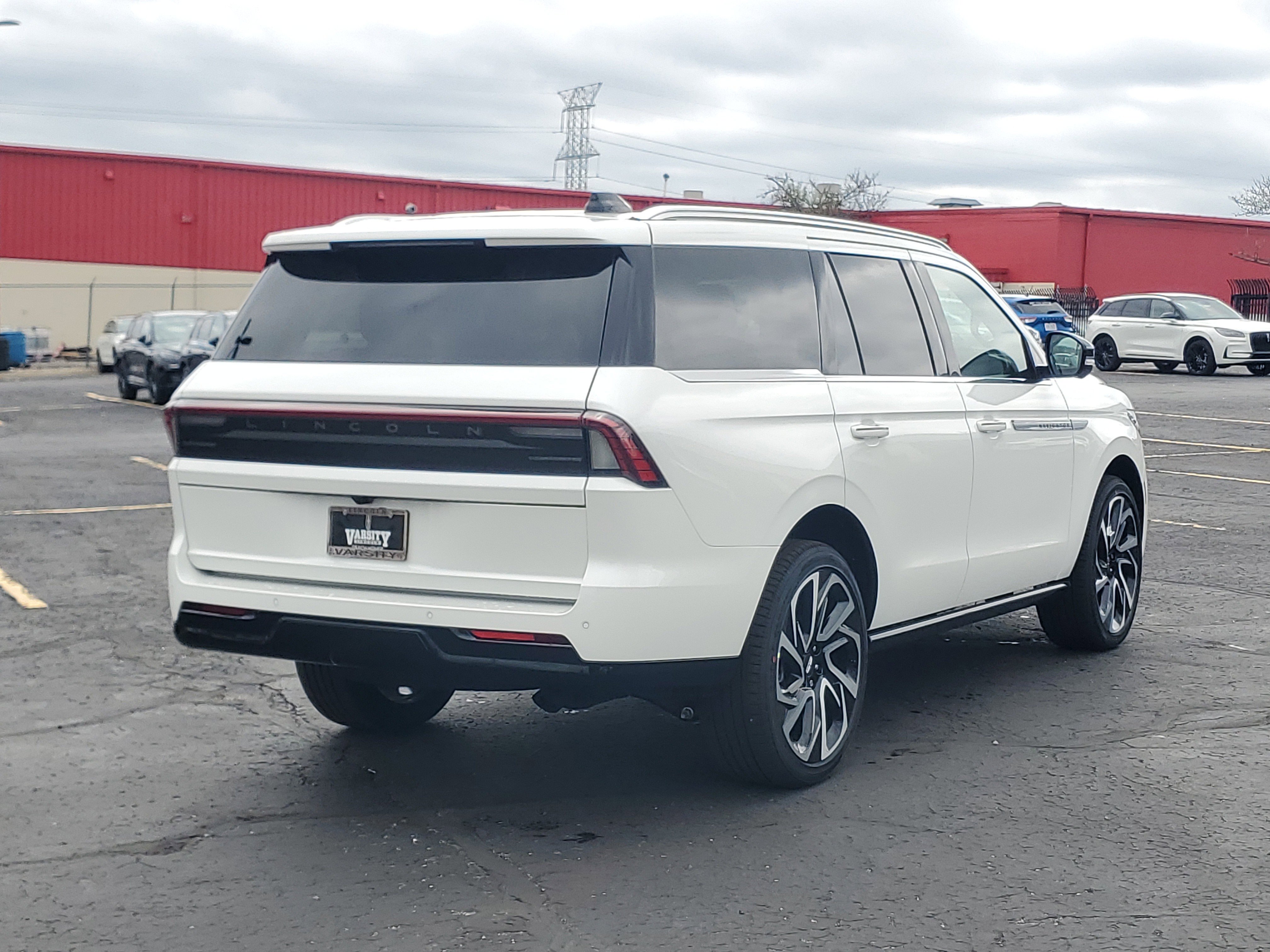 New 2026 Lincoln Navigator Reserve AWD/4WD image 4