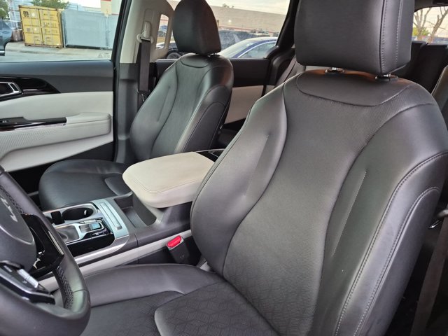 Certified 2024 Kia Carnival EX FWD image 13