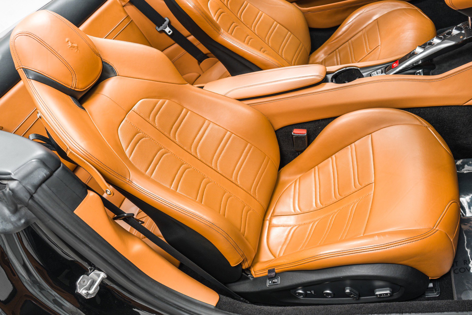 Used 2015 Ferrari California T image 25