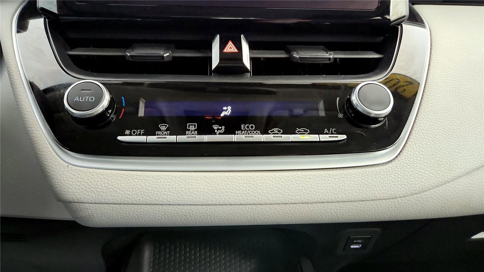 Used 2024 Toyota Corolla LE image 30