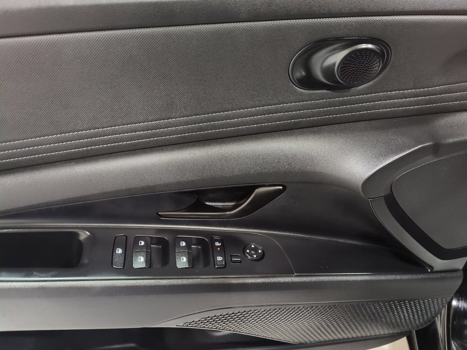Certified 2025 Hyundai Elantra Sport FWD image 16