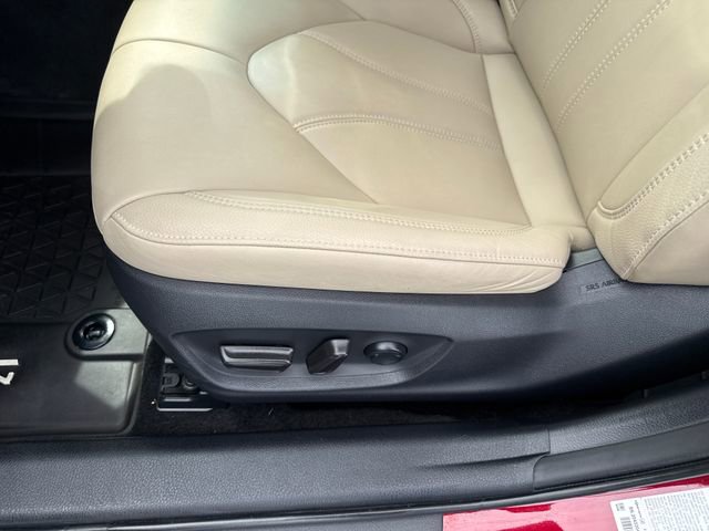 Used 2019 Toyota Avalon XLE w/ Moonroof Package image 11