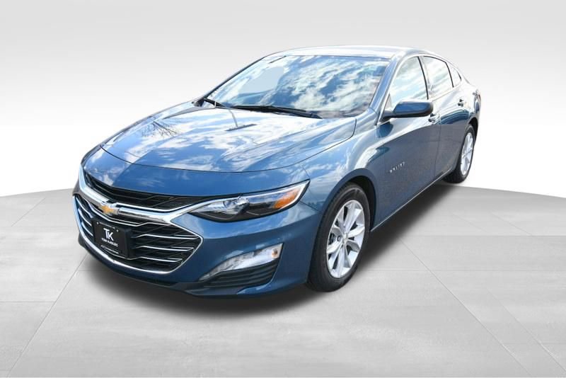 Used 2025 Chevrolet Malibu LT FWD image 2