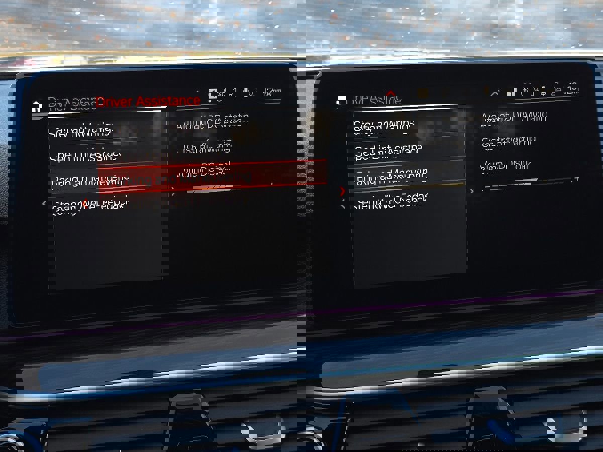 Used 2023 BMW 530e xDrive w/ Premium Package image 40