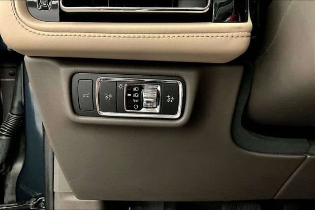 Used 2024 Lincoln Aviator Reserve AWD/4WD image 38