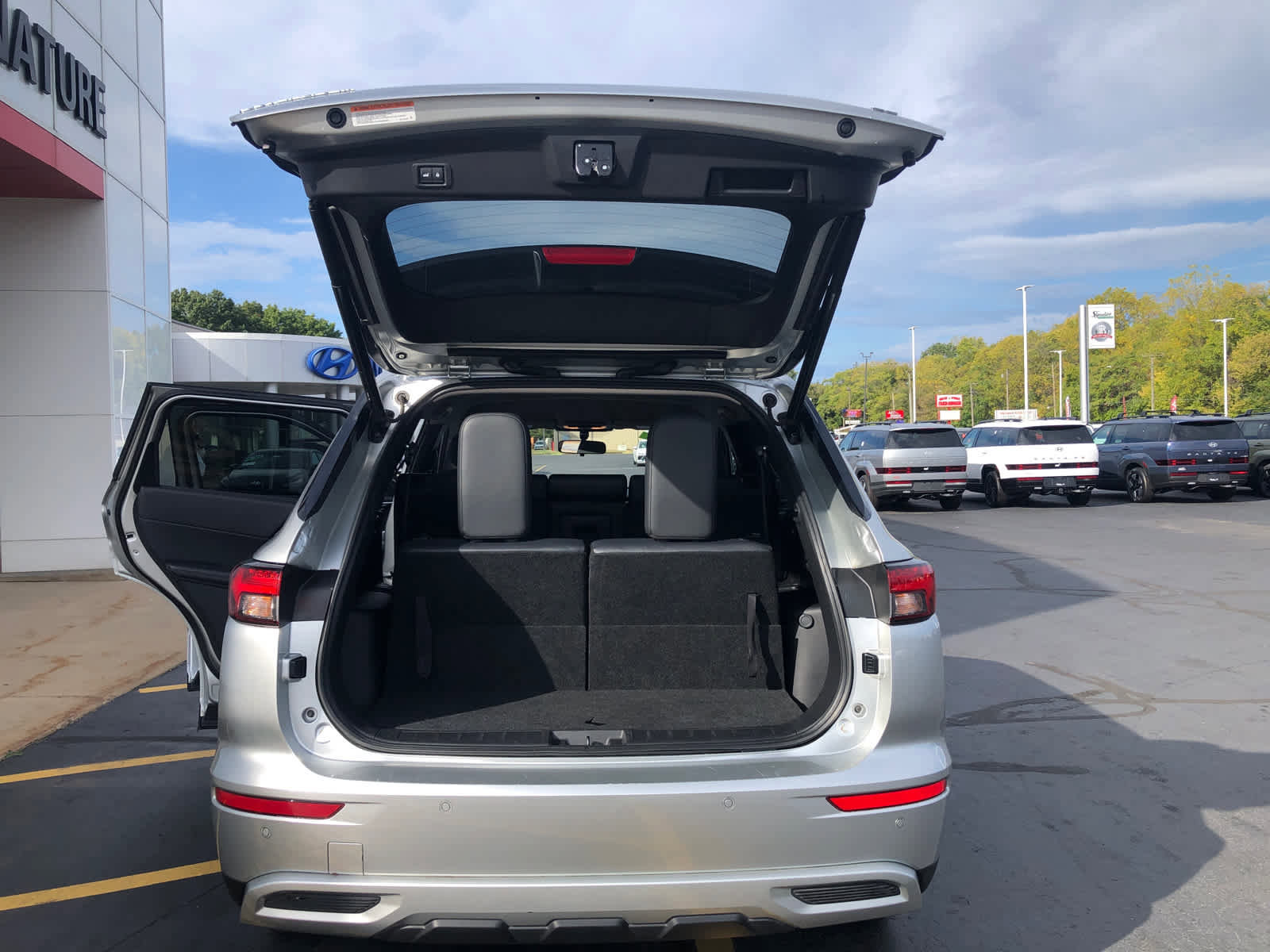 Used 2024 Mitsubishi Outlander SE image 30