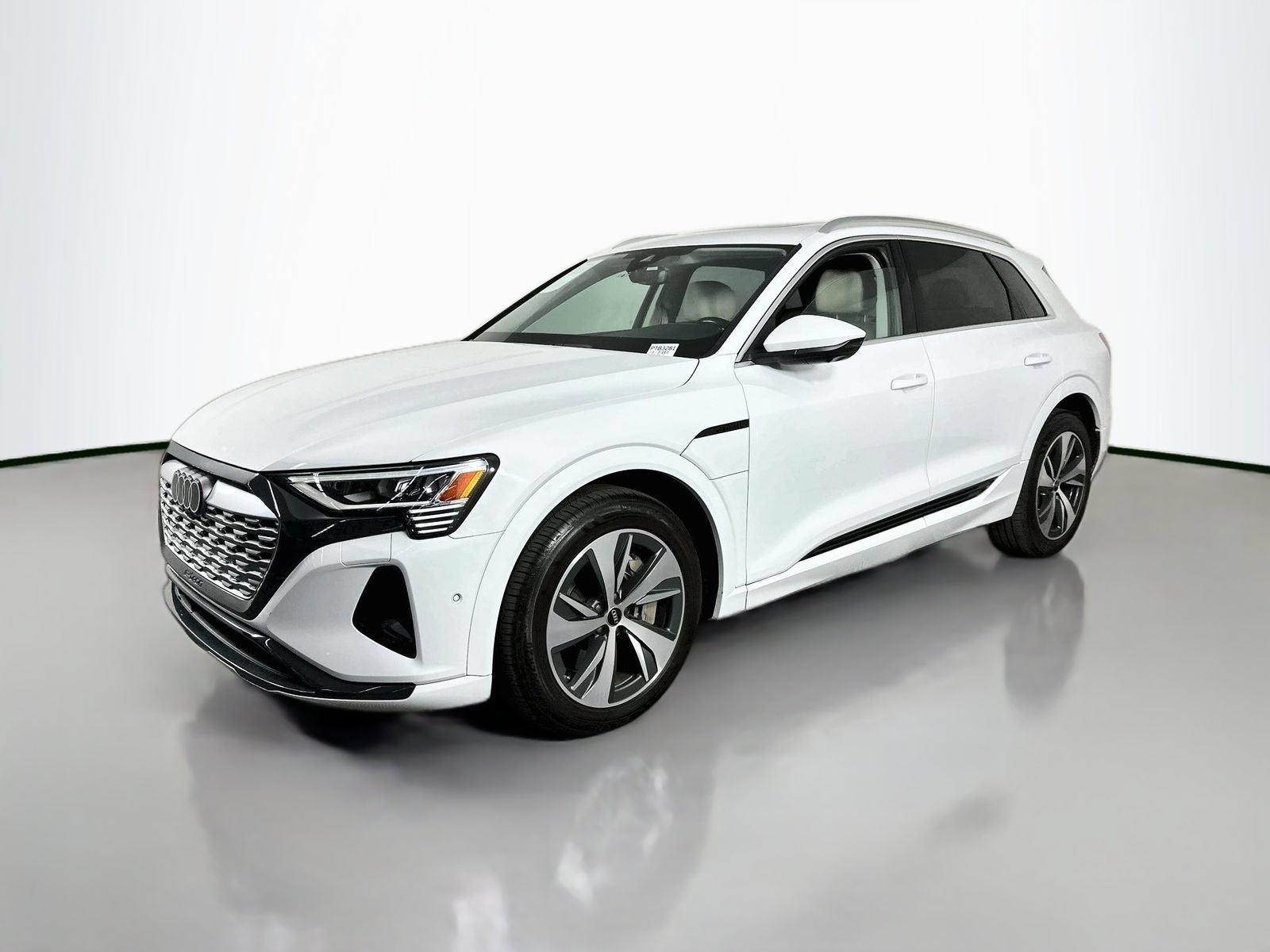 Used 2024 Audi Q8 e-tron Premium Plus AWD/4WD image 3