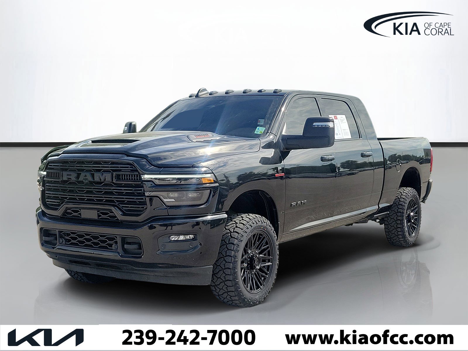Used 2025 RAM 2500 Laramie w/ Night Edition AWD/4WD image 3