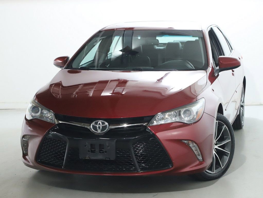 Used 2015 Toyota Camry XSE image 3