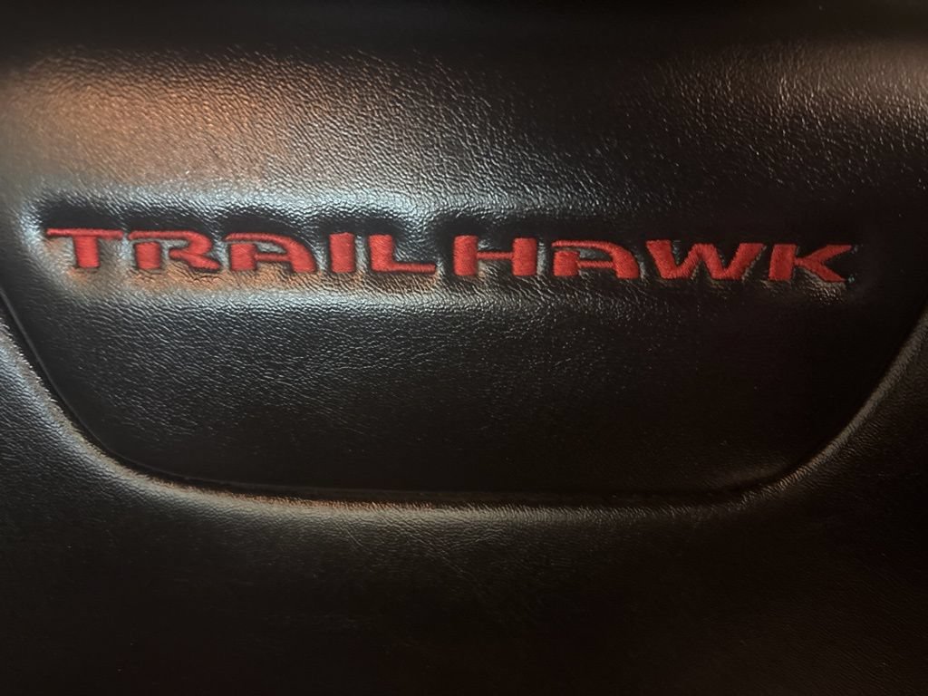 Used 2022 Jeep Cherokee Trailhawk AWD/4WD image 22