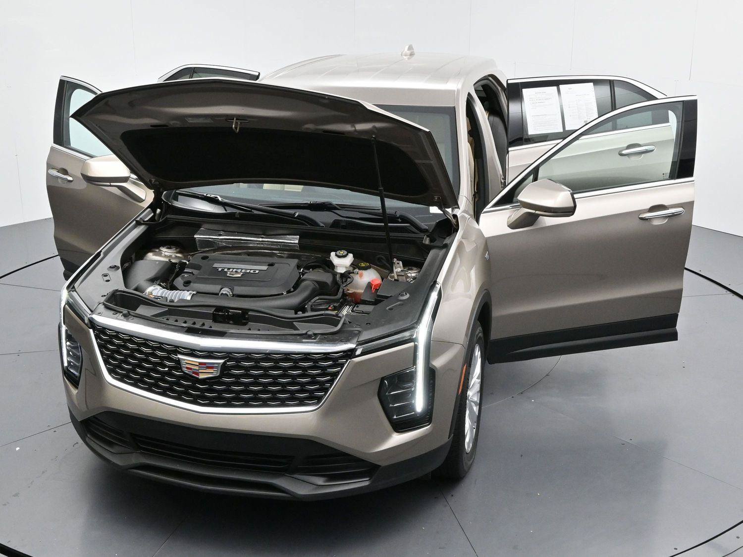 Certified 2024 Cadillac XT4 Luxury w/ Cold Weather Package FWD image 39