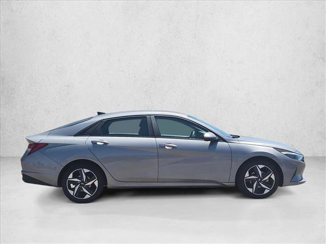 Used 2023 Hyundai Elantra SEL w/ Convenience Package FWD image 12