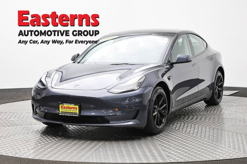 Used 2023 Tesla Model 3 Standard Range image 1