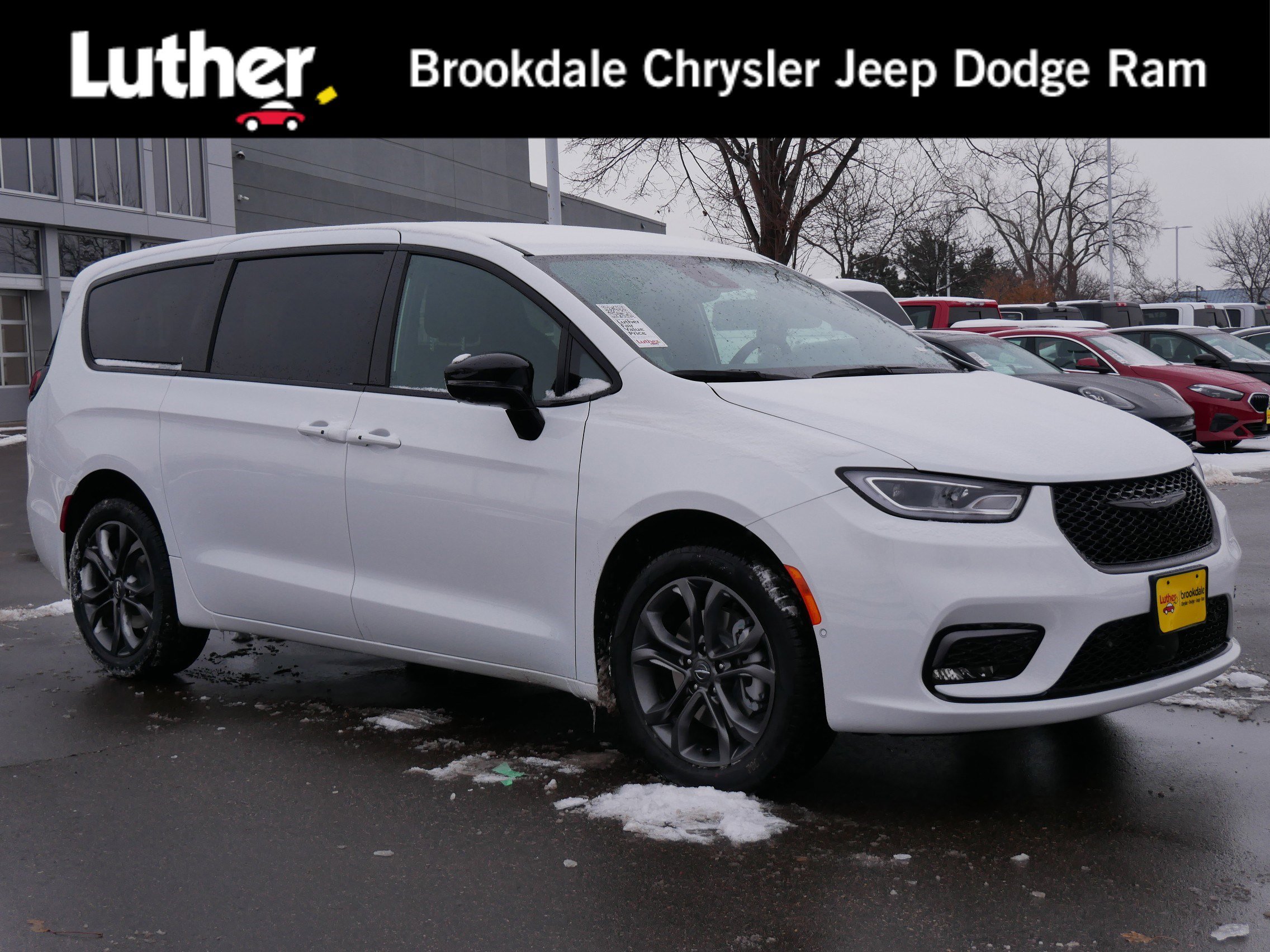 New 2026 Chrysler Pacifica Select