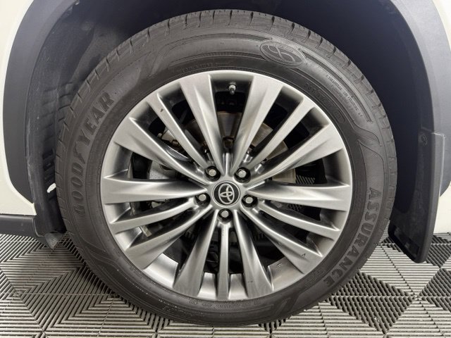 Used 2021 Toyota Highlander Platinum AWD/4WD image 12