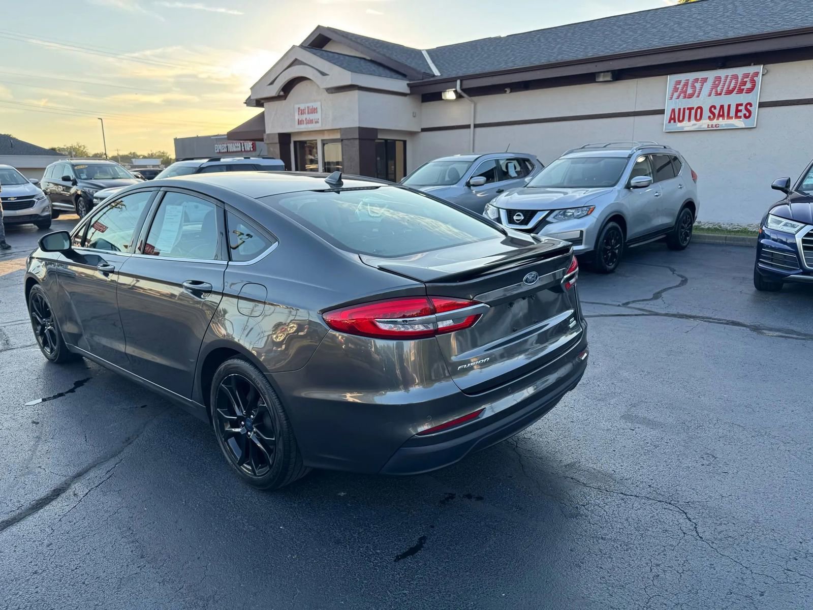 Used 2019 Ford Fusion SE w/ Equipment Group 151A image 4