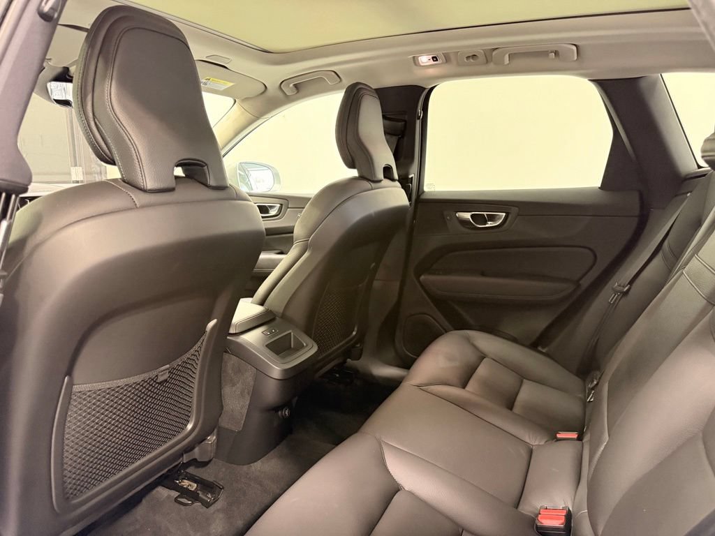 Used 2020 Volvo XC60 T6 Momentum w/ Advanced Package AWD/4WD image 20