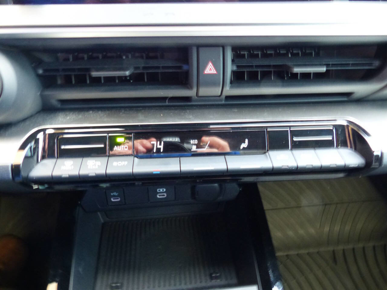 Used 2024 Toyota Prius LE image 42