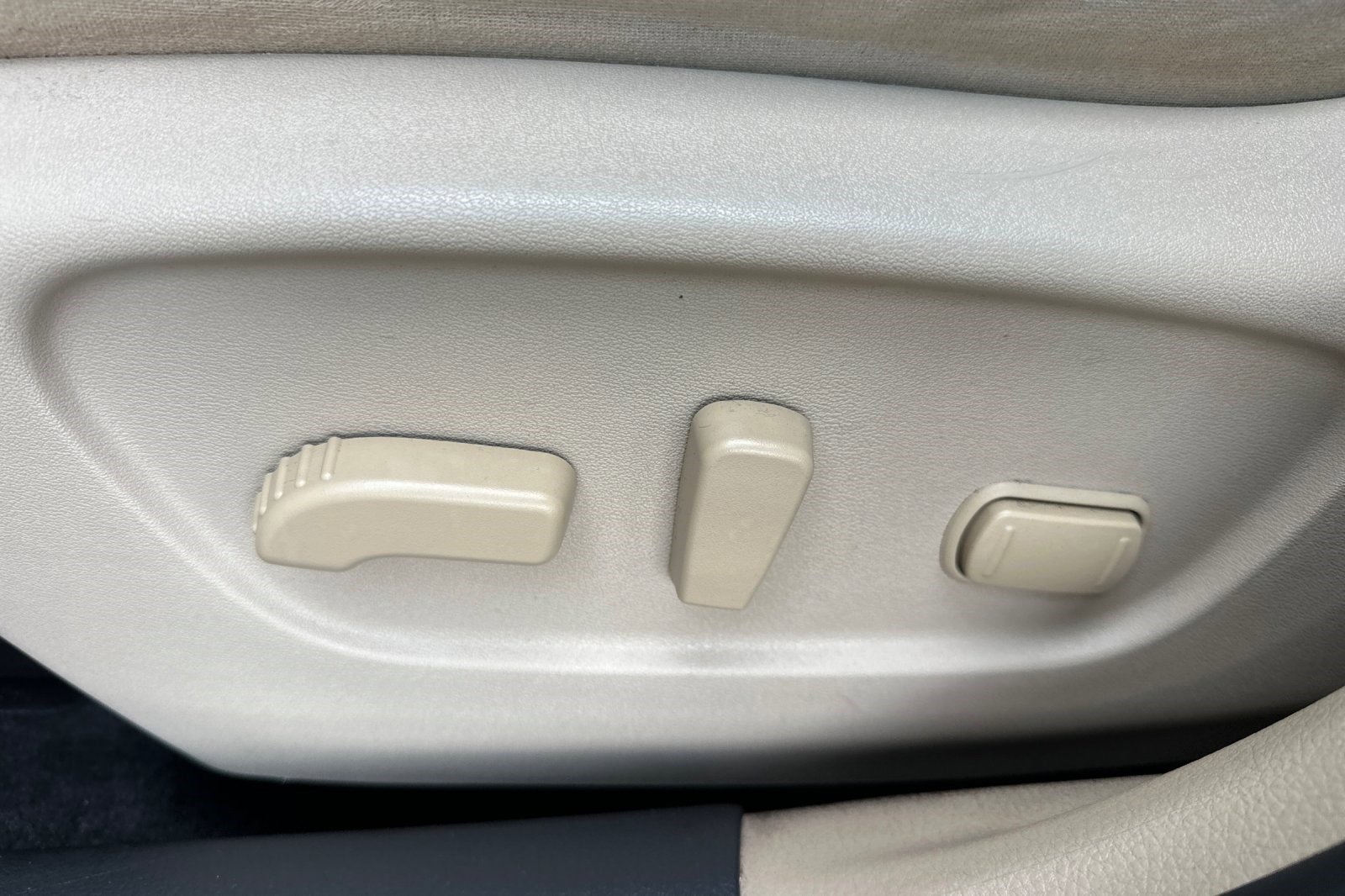 Used 2016 Nissan Rogue SV w/ SV Premium Package image 14