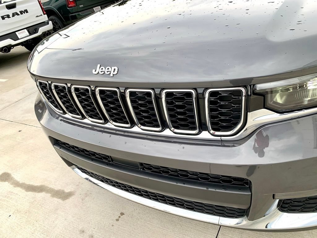 Used 2022 Jeep Grand Cherokee L Limited RWD image 2