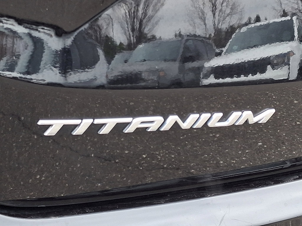 Used 2024 Ford Edge Titanium image 17