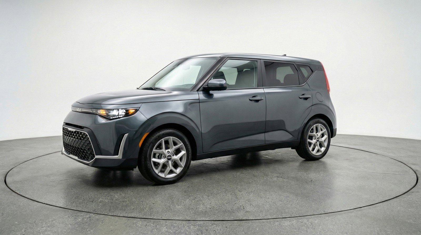Used 2025 Kia Soul LX w/ LX Technology Package image 3