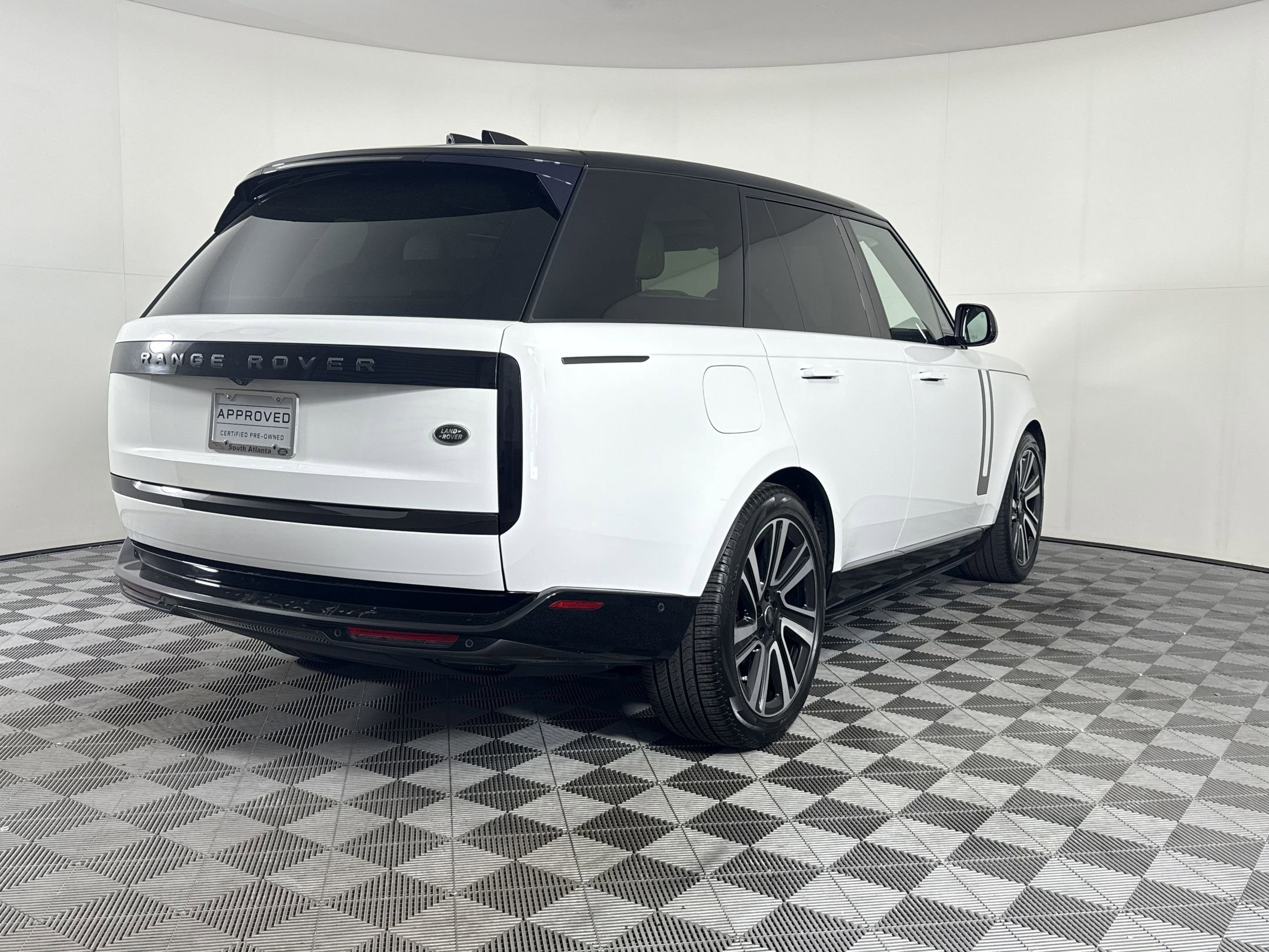 Used 2023 Land Rover Range Rover SE image 8