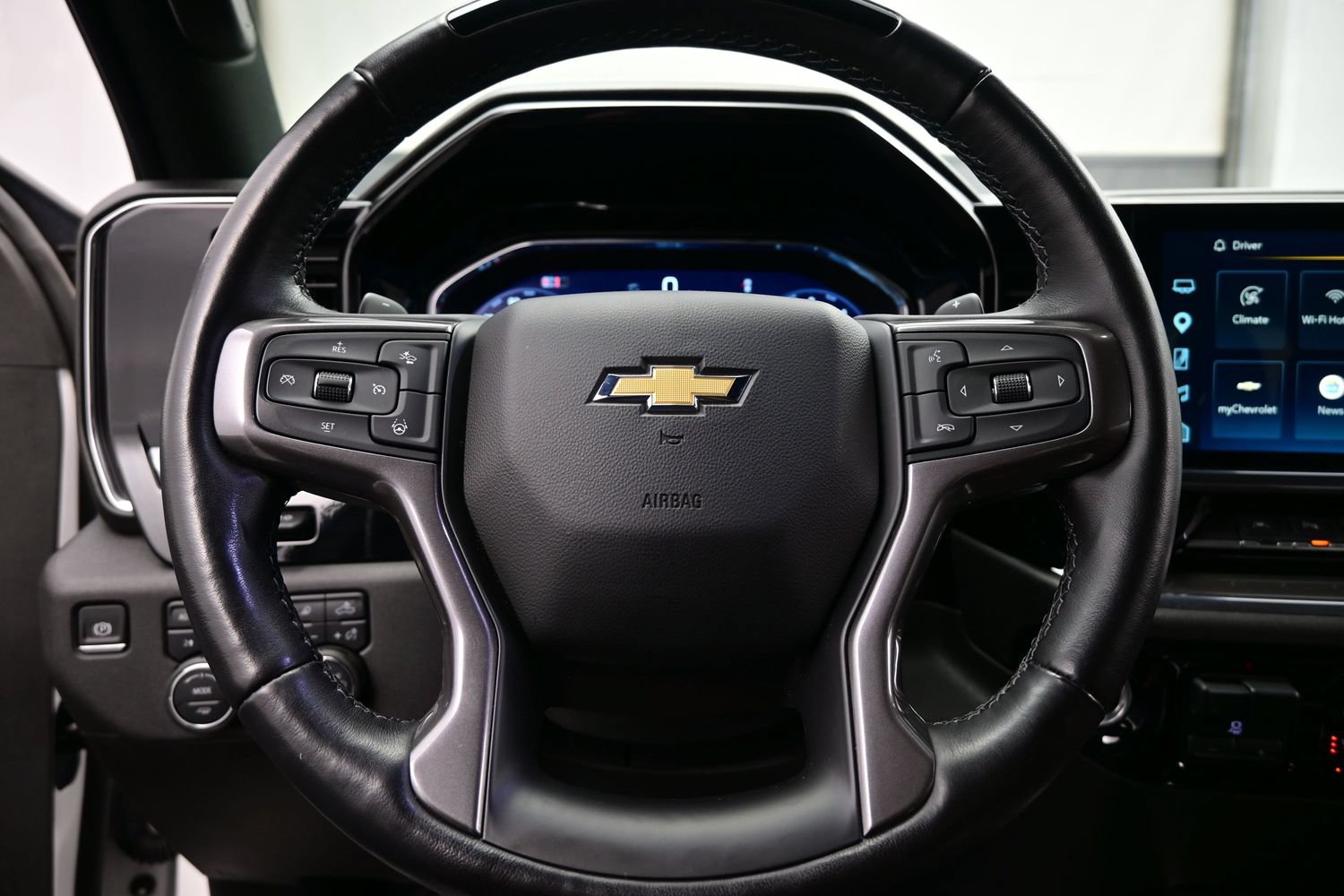 Used 2025 Chevrolet Silverado 1500 High Country AWD/4WD image 25