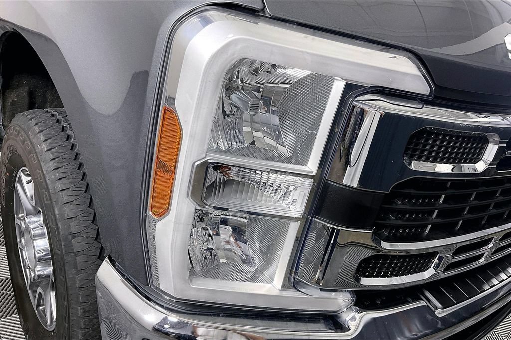 Used 2025 Ford F350 XLT w/ FX4 Off-Road Package AWD/4WD image 32