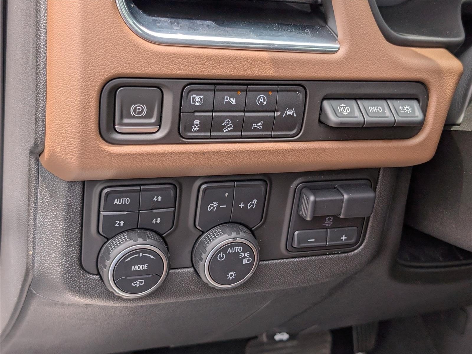 Used 2023 Chevrolet Tahoe High Country w/ Advanced Technology Package AWD/4WD image 29