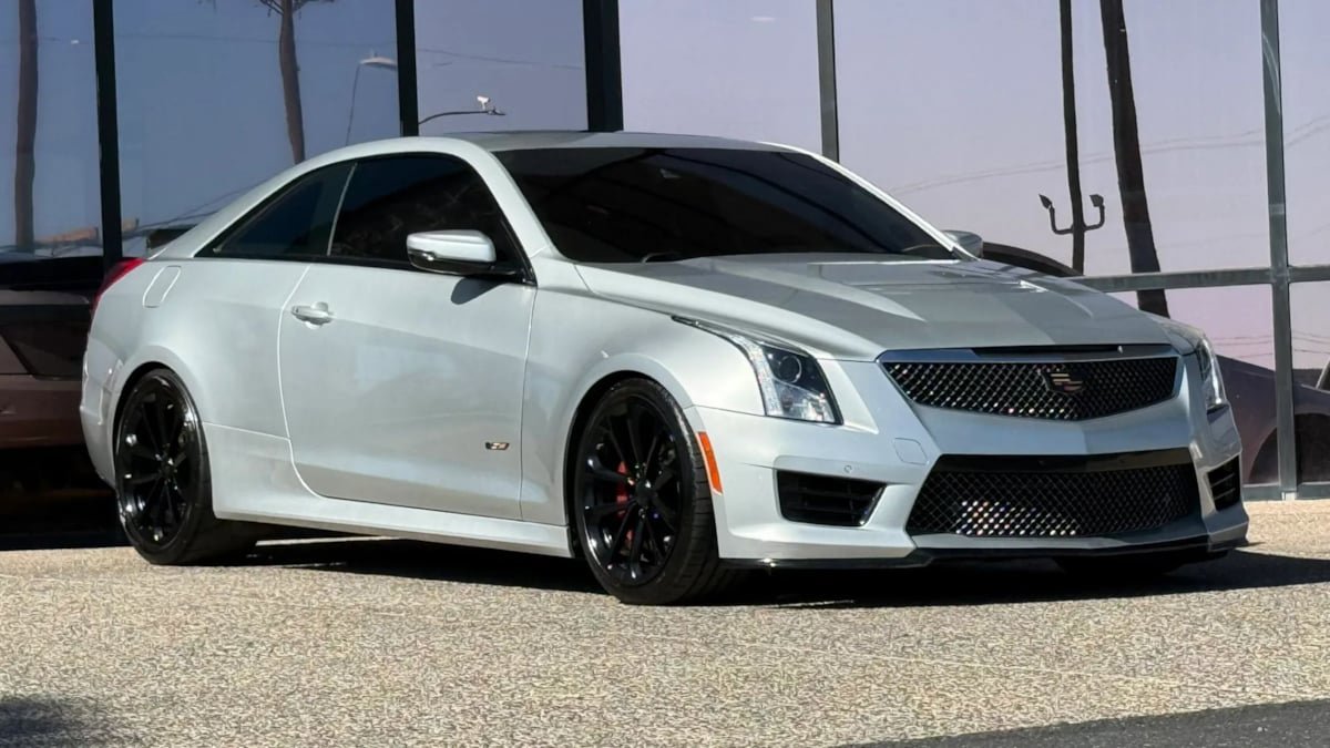 Used 2016 Cadillac ATS V w/ Luxury Package RWD image 17