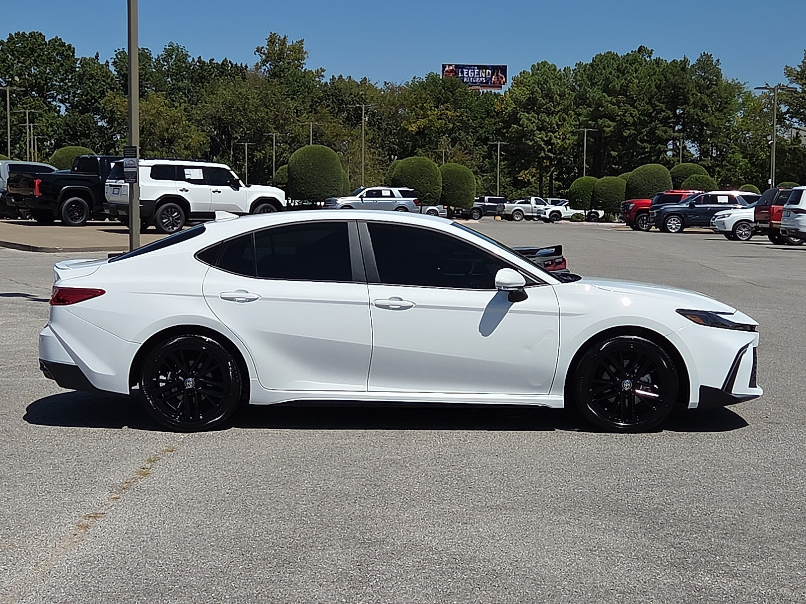 Used 2025 Toyota Camry SE w/ Convenience Package FWD image 6