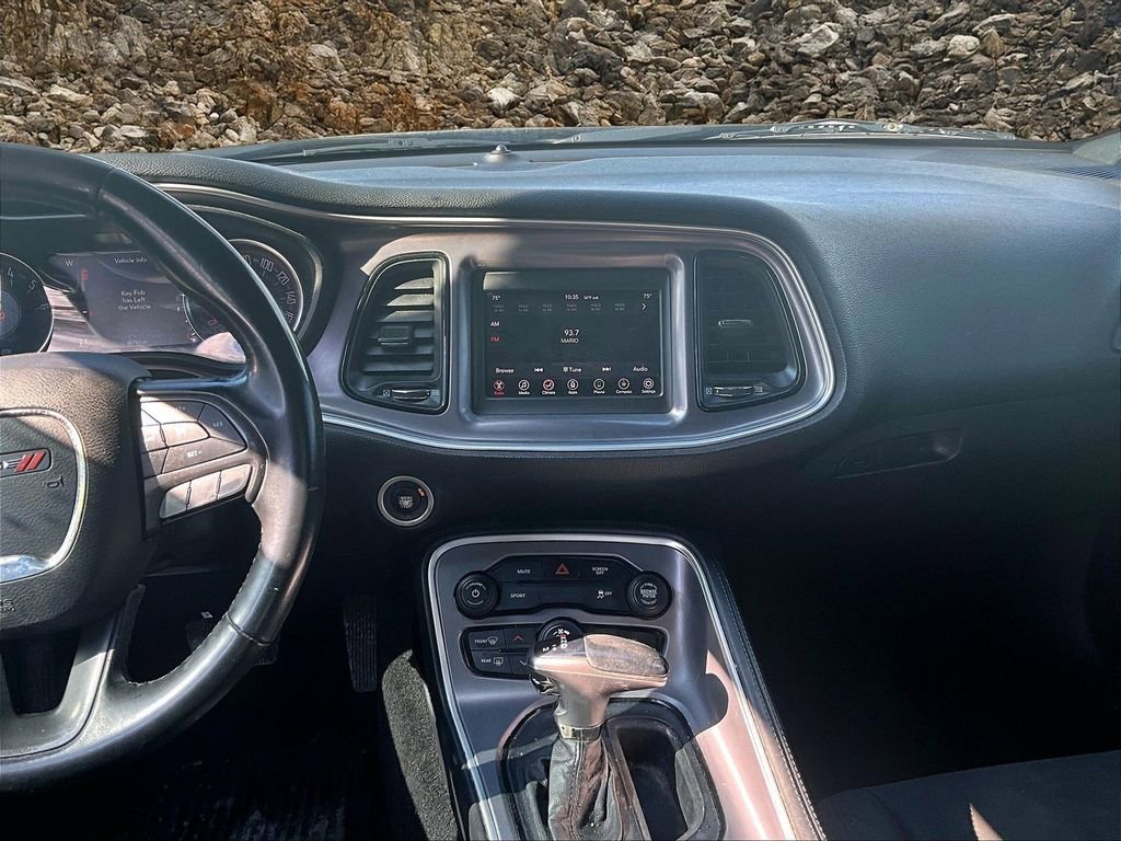 Used 2019 Dodge Challenger SXT image 6