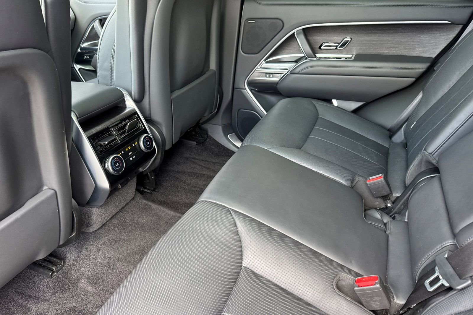 Used 2023 Land Rover Range Rover SE AWD/4WD image 12