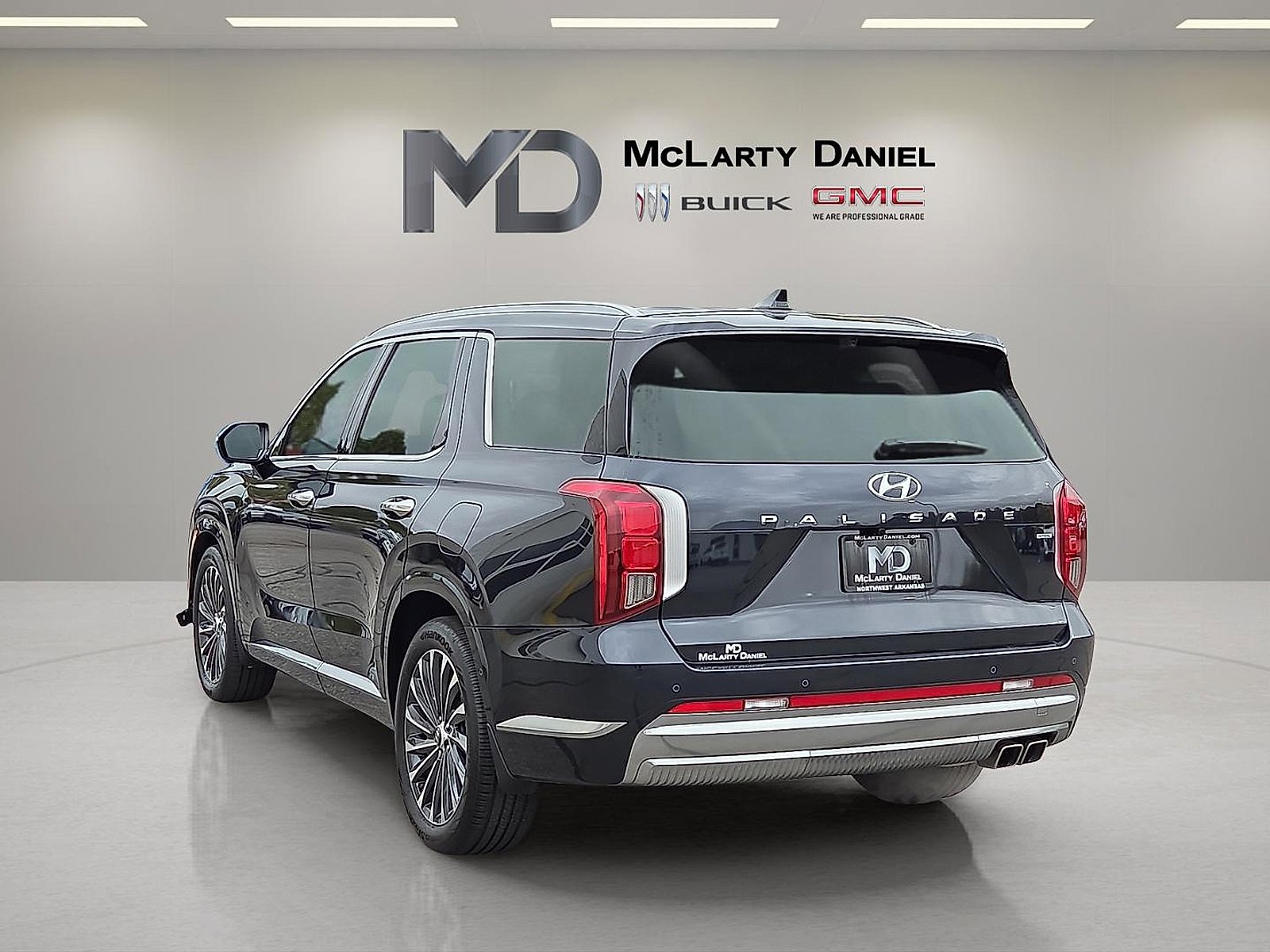 Used 2024 Hyundai Palisade Calligraphy image 4