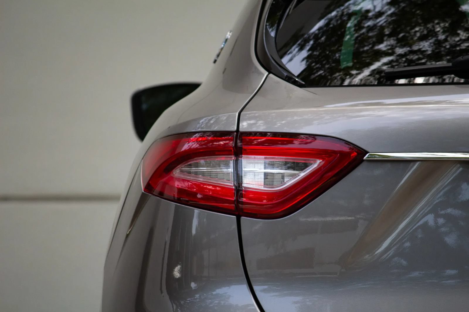 Used 2017 Maserati Levante w/ Luxury Package AWD/4WD image 12