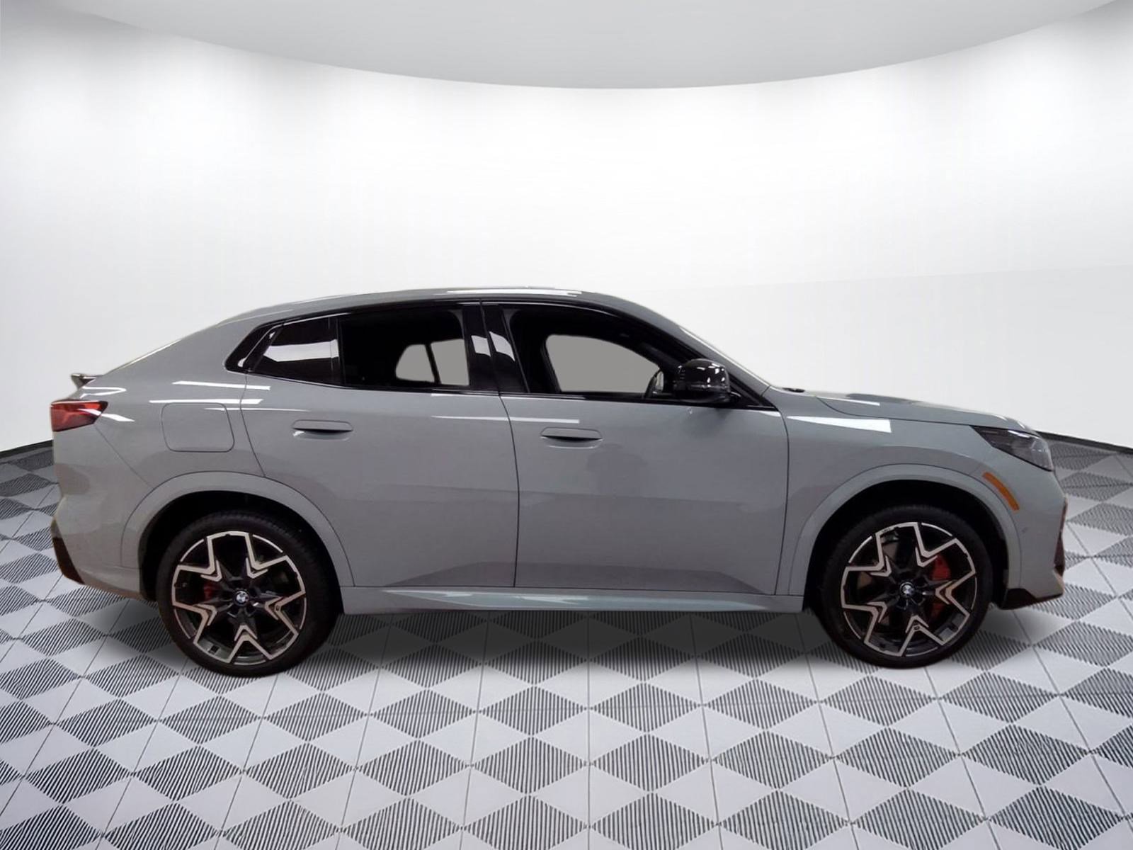 Used 2025 BMW X2 M35i w/ Premium Package image 7