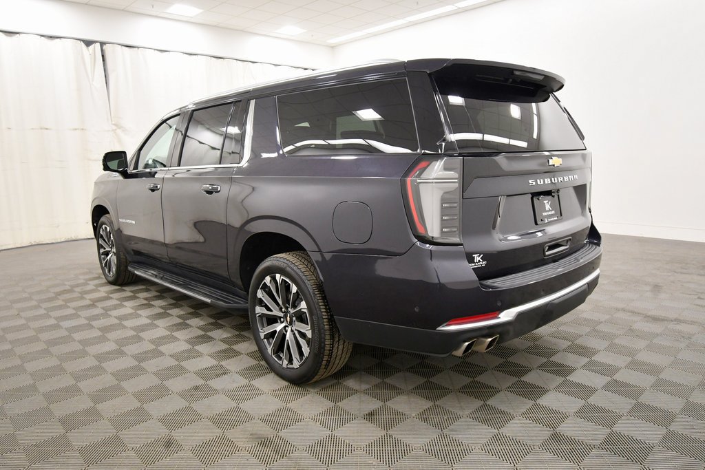 Used 2025 Chevrolet Suburban High Country w/ Sun And Tow Package AWD/4WD image 5