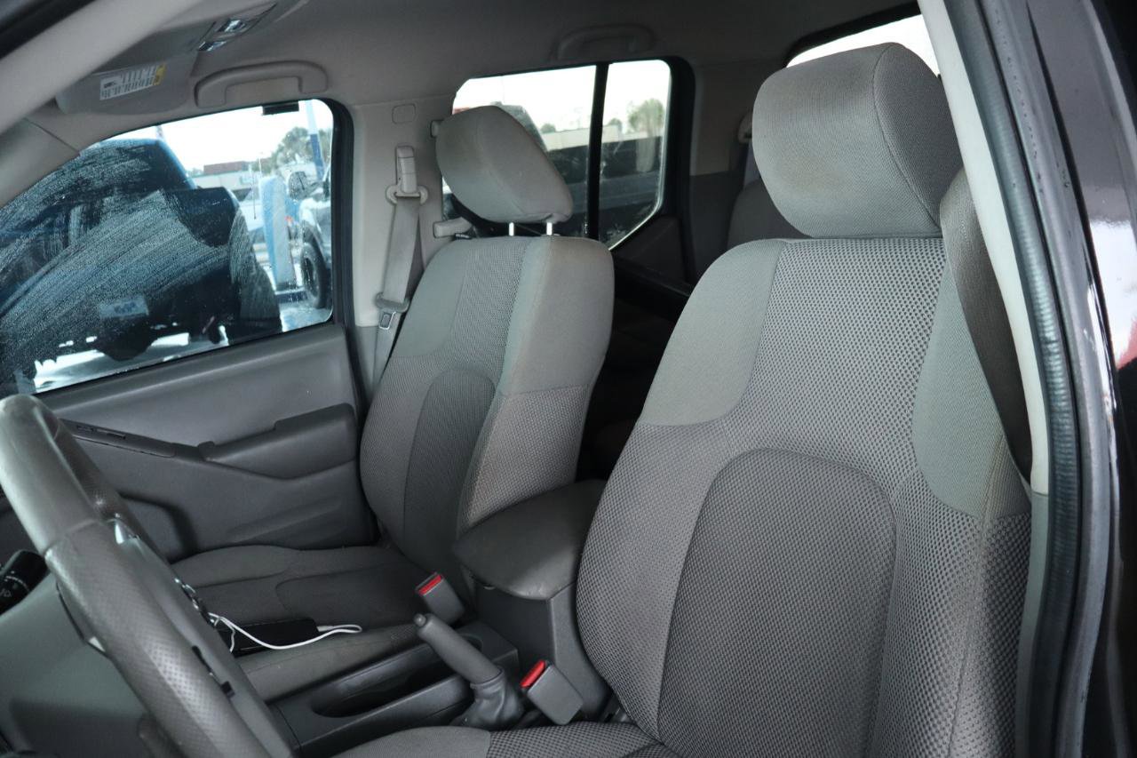 Used 2020 Nissan Frontier SV w/ Midnight Edition Floor Mats RWD image 14