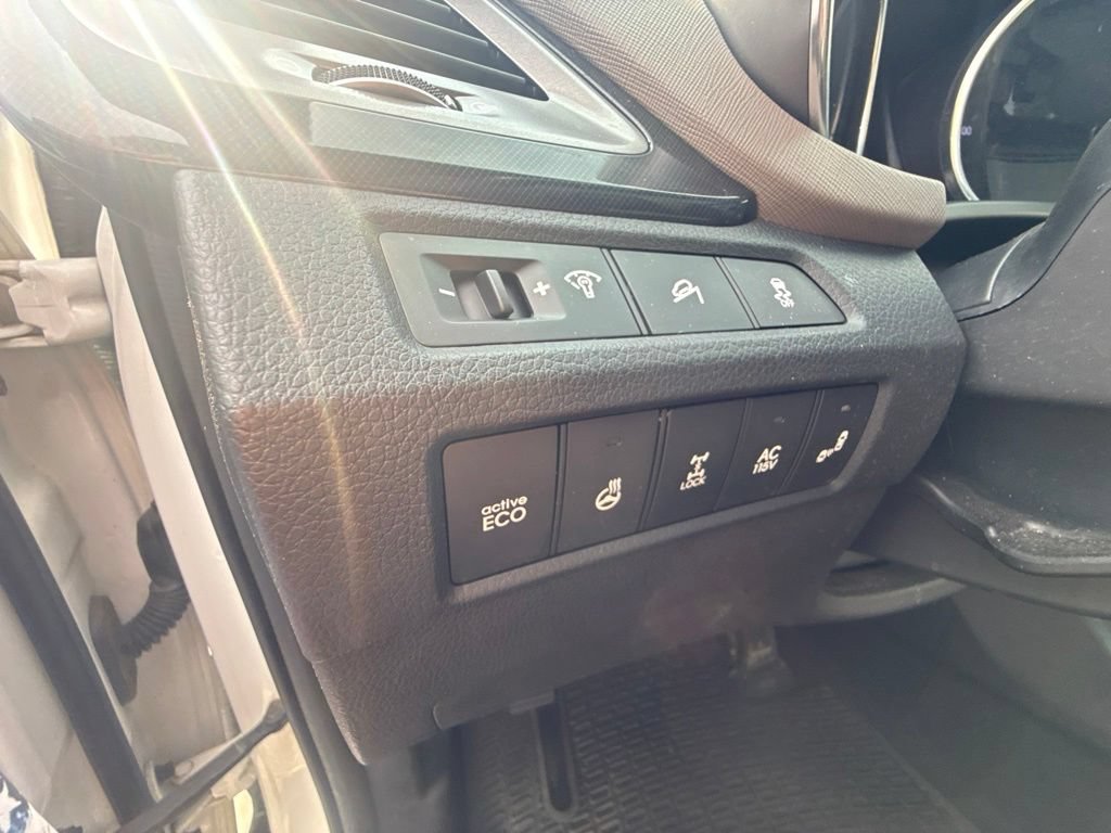 Used 2016 Hyundai Santa Fe SE w/ Option Group 03 AWD/4WD image 21