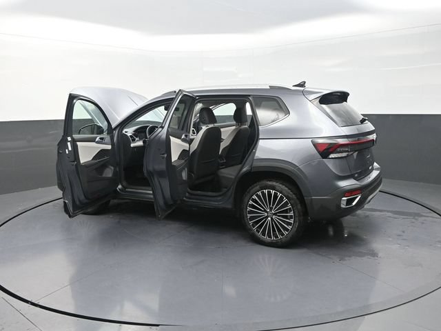 Used 2026 Volkswagen Taos SE FWD image 42