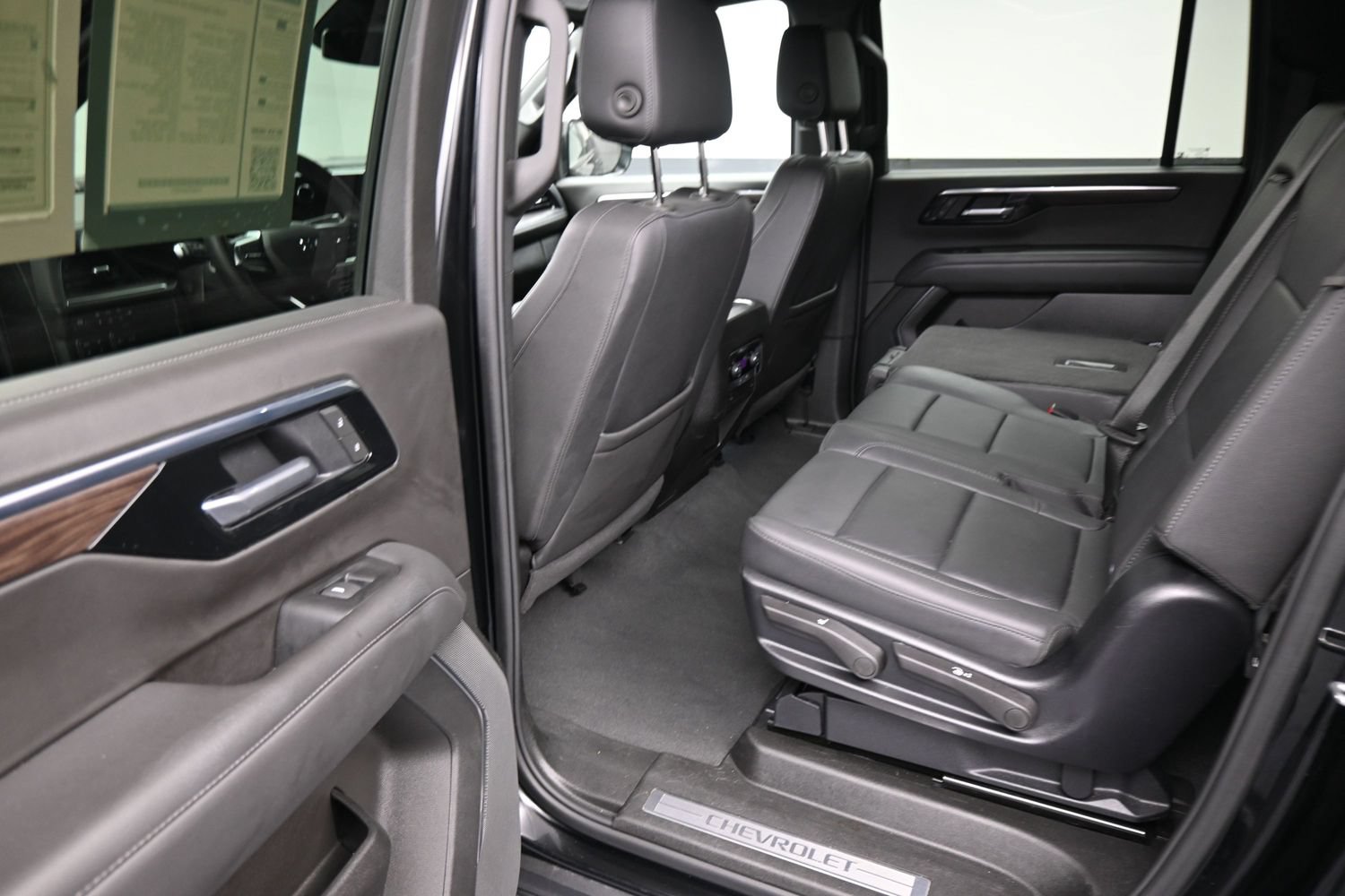 Used 2025 Chevrolet Suburban Z71 AWD/4WD image 17