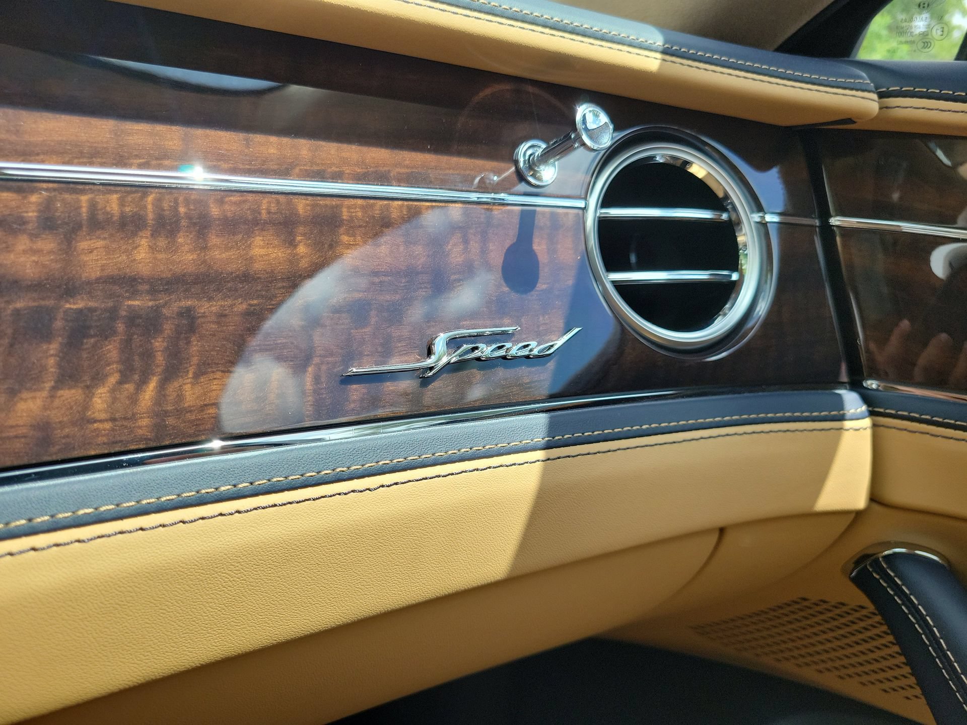 Used 2025 Bentley Flying Spur Plug-In Hybrid AWD/4WD image 73