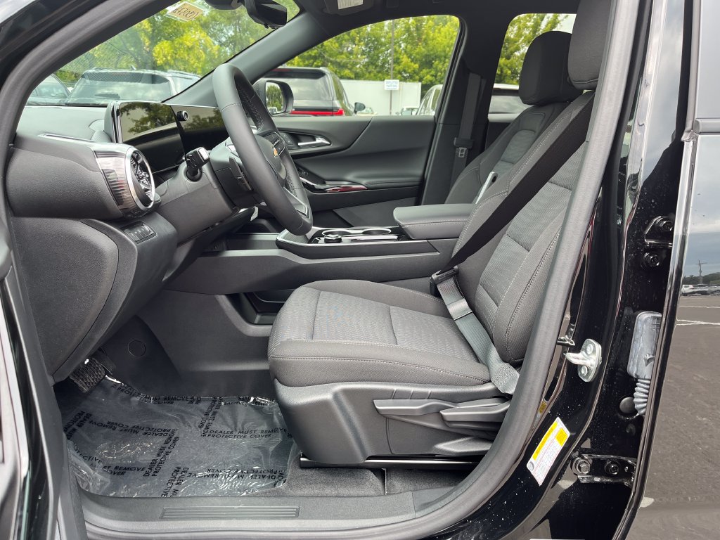 New 2027 Chevrolet Equinox LT w/ Safety and Technology Package AWD/4WD image 9